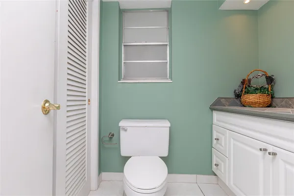 $224,500 | 2731 Northeast 14th Street Causeway, Unit 710, Pompano Beach, FL 33062