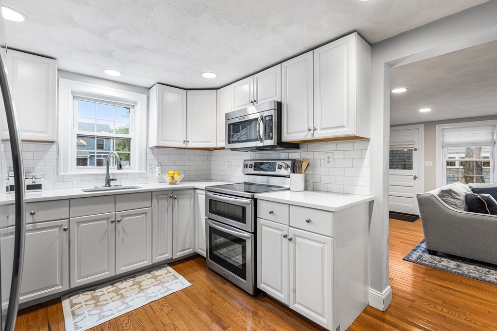 49 Springvale Road Reading, MA 01867 - Photo 9 of 42 Gallery Image 9