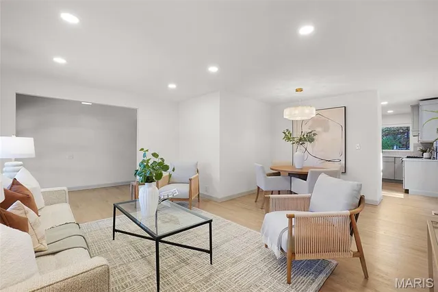 $555,000 | 827 Woodruff Drive, Ballwin, MO 63011