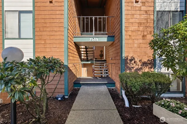 $299,950 | 7309 North Skyview Place, Unit F304, Tacoma, WA 98406