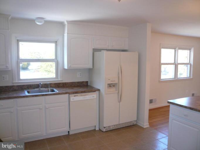 1002 Kirkcolm Road Towson, MD 21286 - Photo 2 of 17 Kitchen