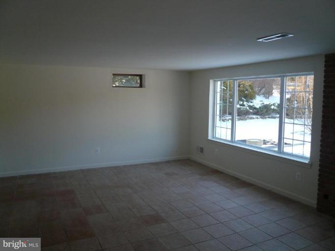 1002 Kirkcolm Road Towson, MD 21286 - Photo 11 of 17 Family Room