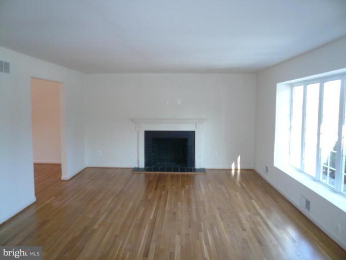 1002 Kirkcolm Road Towson, MD 21286 - Photo 7 of 17 Living Room #2