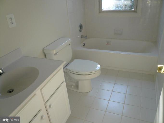 1002 Kirkcolm Road Towson, MD 21286 - Photo 9 of 17 Bath #1
