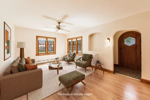 $500,000 | 1104 Clarence Avenue, Oak Park, IL 60304