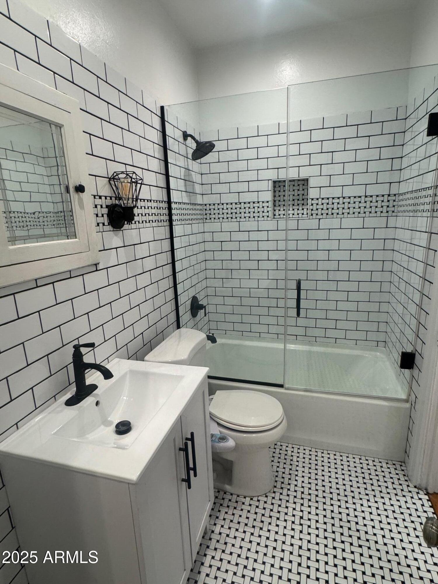 541 West Monte Vista Road, Unit 3 Phoenix, AZ 85003 - Photo 7 of 13 IMG_1958