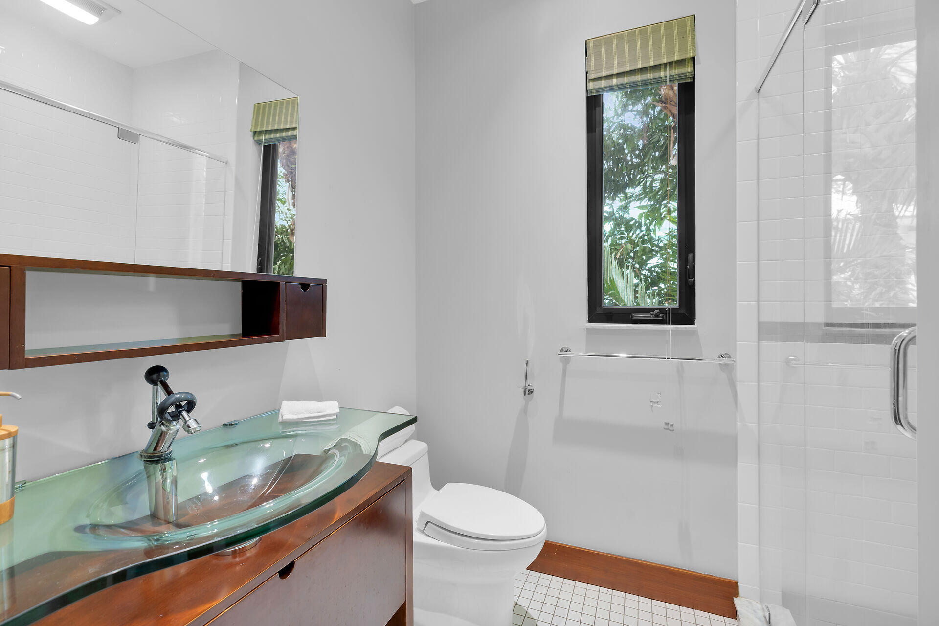 352 Sound Drive Key Largo, FL 33037 - Photo 30 of 61 Guest bedroom ensuite bath