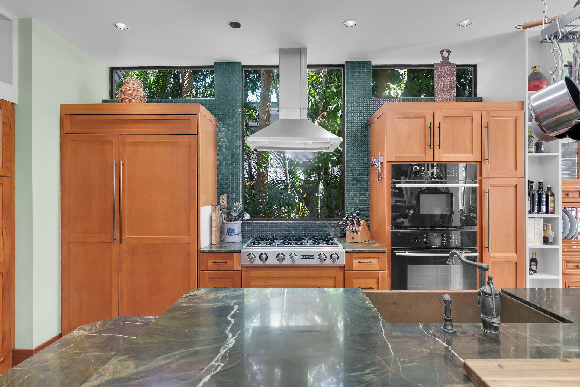 352 Sound Drive Key Largo, FL 33037 - Photo 9 of 61 Cooking with a view