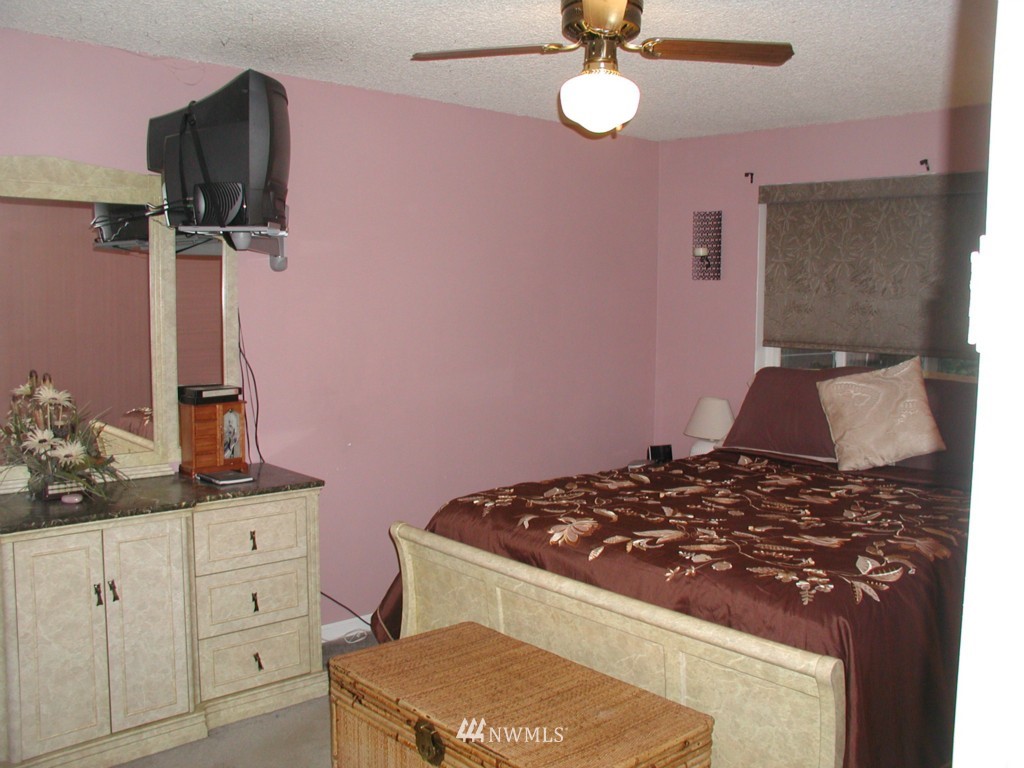 19003 127th Place Southeast Renton, WA 98058 - Photo 13 of 15