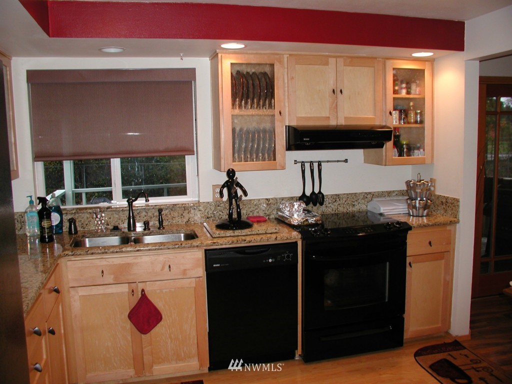 19003 127th Place Southeast Renton, WA 98058 - Photo 3 of 15