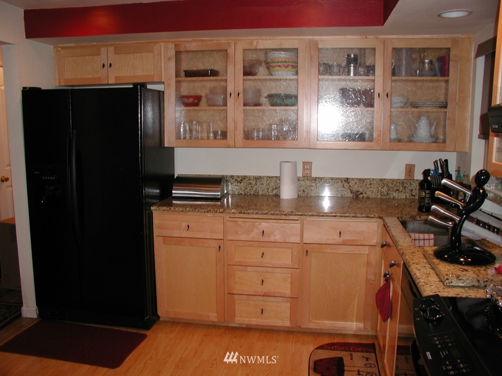 19003 127th Place Southeast Renton, WA 98058 - Photo 4 of 15