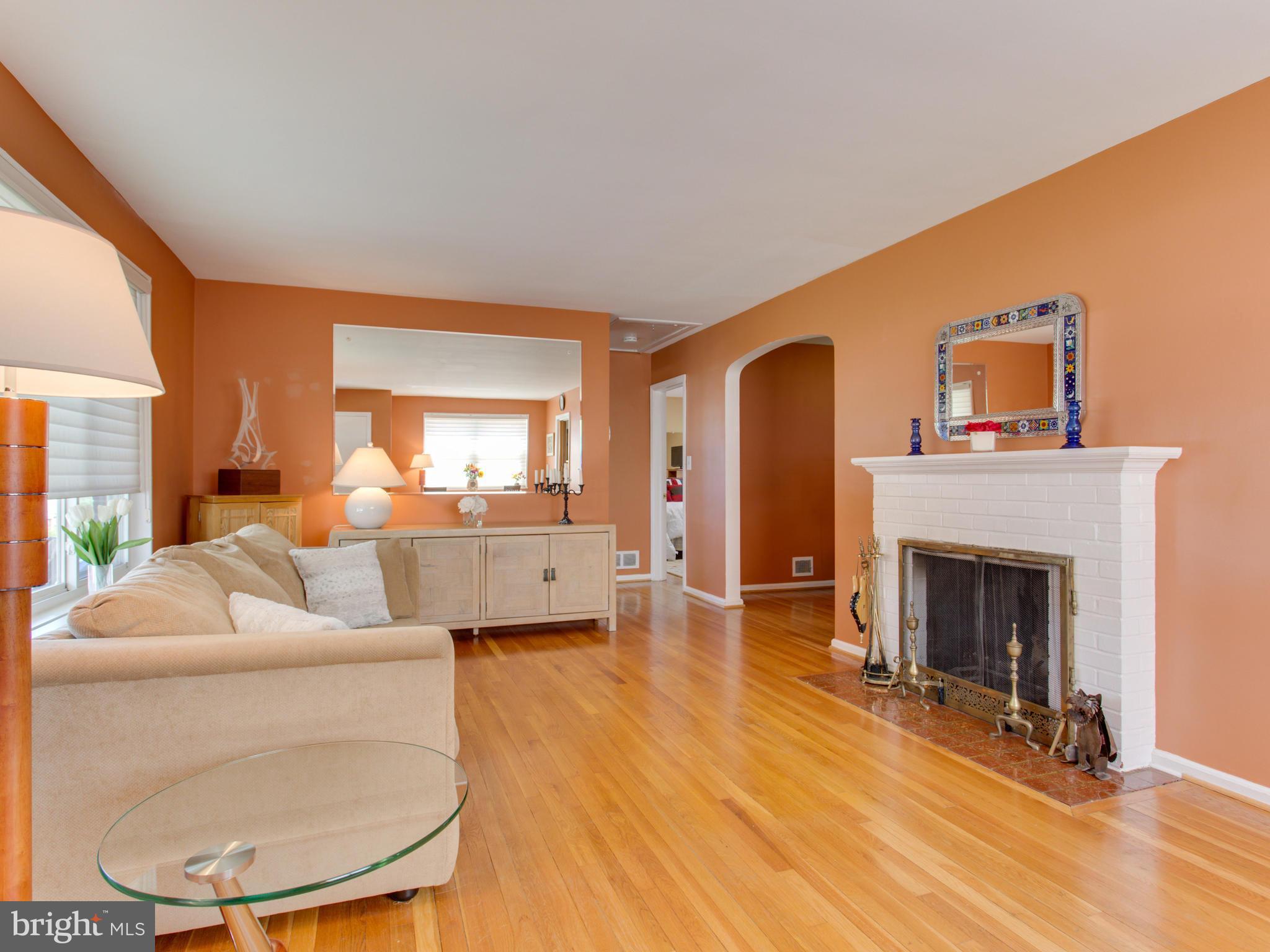 1616 Parham Road Silver Spring, MD 20903 - Photo 3 of 22 Living Room