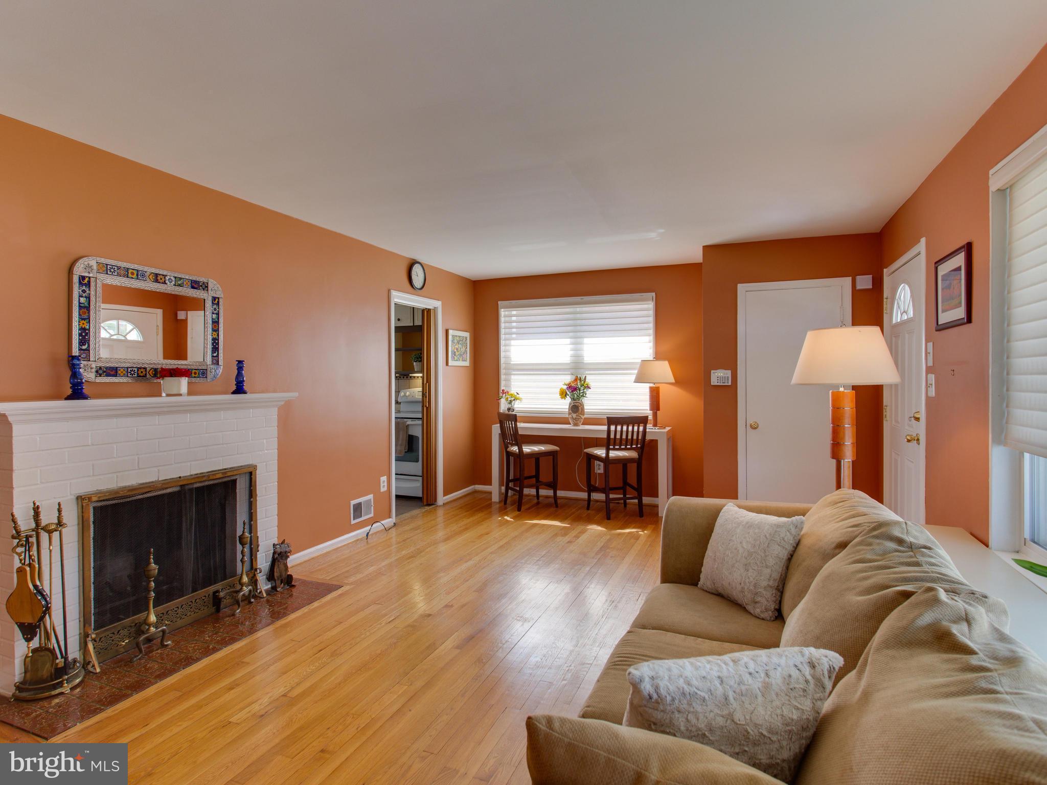 1616 Parham Road Silver Spring, MD 20903 - Photo 5 of 22 Living Room