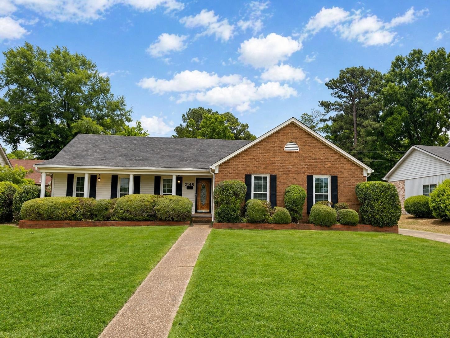 a view of a house with a yard