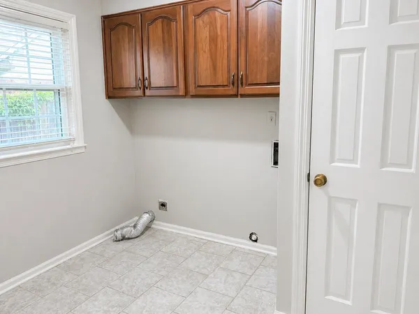 $2,850 | 2148 Riverdale Road, Germantown, TN 38138