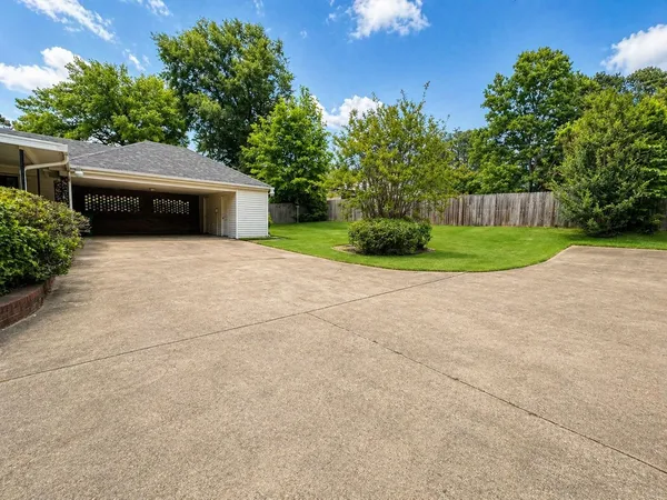 $2,850 | 2148 Riverdale Road, Germantown, TN 38138