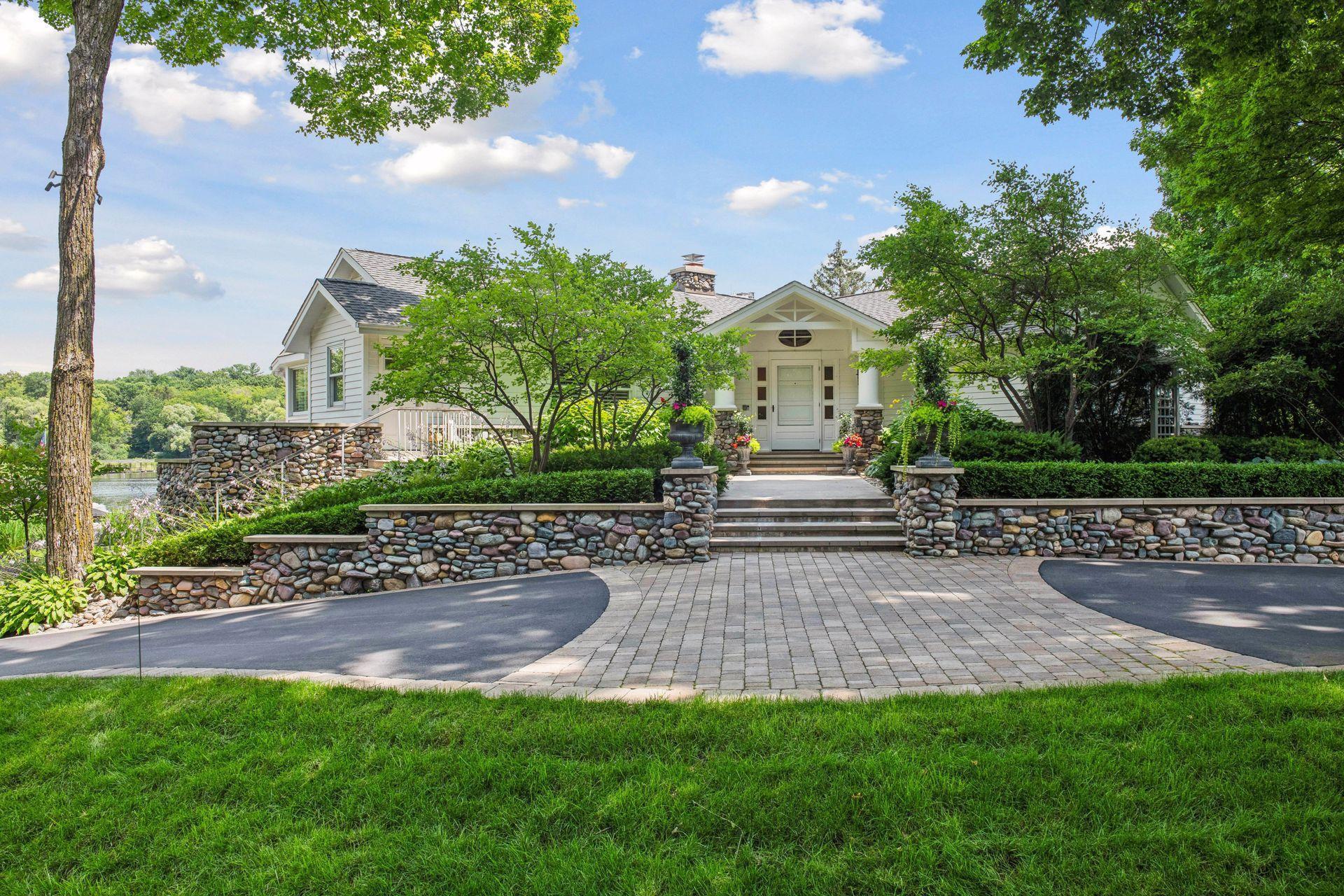 513 Ferndale Road West Wayzata, MN 55391 - Photo 6 of 106