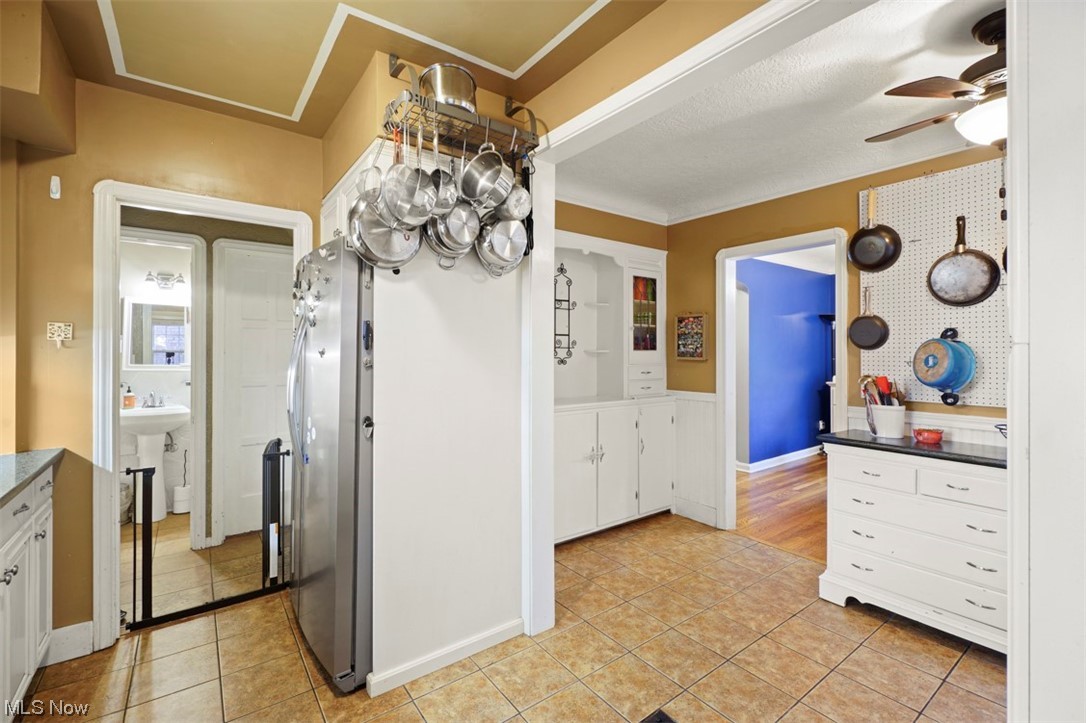 3611 Harvey Road Cleveland, OH 44118 - Photo 15 of 33 Kitchen