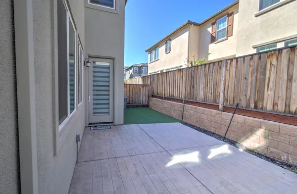 a view of a back yard of the house