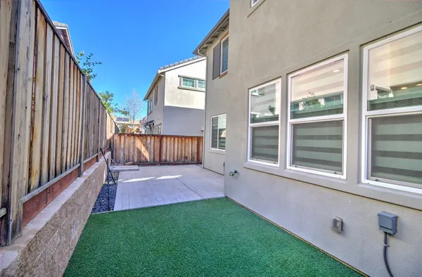 a view of a house with backyard and porch