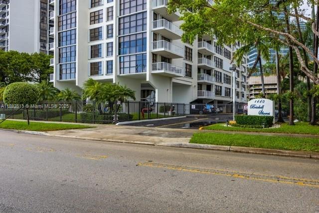 1440 Brickell Bay Drive, Unit 307 Miami, FL 33131 - Photo 26 of 28 a view of road with yard