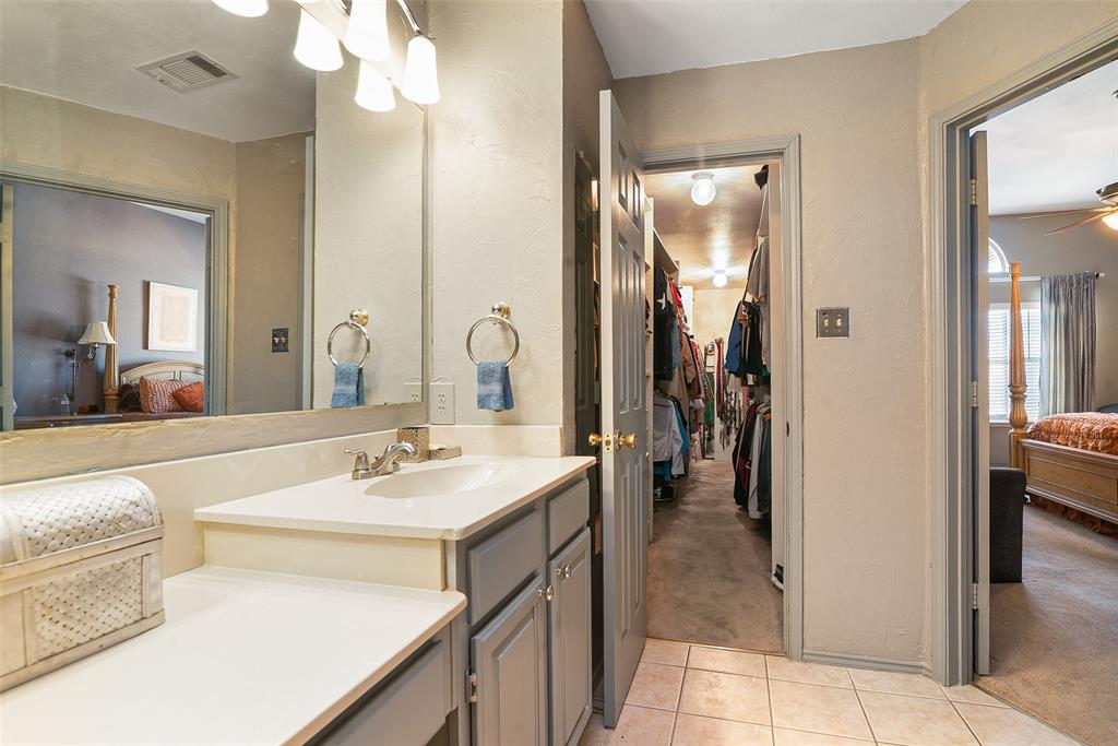 409 Red River Trail Irving, TX 75063 - Photo 19 of 31 a en suite bathroom with a sink and a mirror