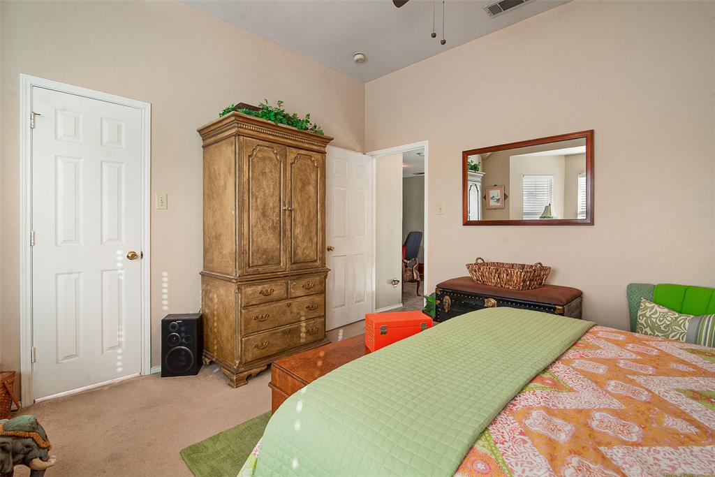 409 Red River Trail Irving, TX 75063 - Photo 25 of 31 a bedroom with a bed and a closet