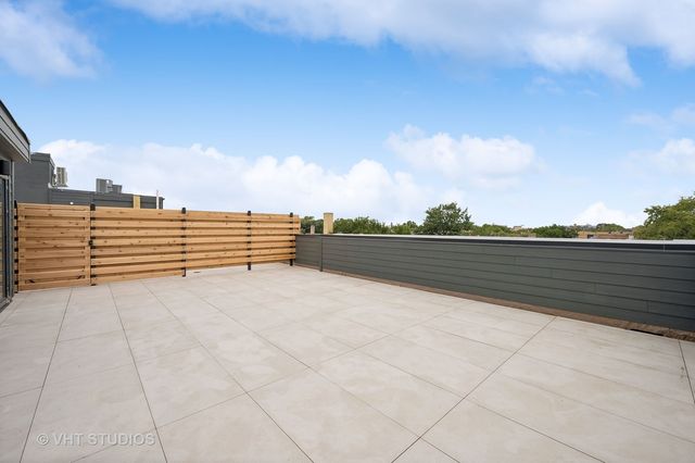 $850,000 | 2414 North Sawyer Avenue, Unit 2B, Chicago, IL 60647