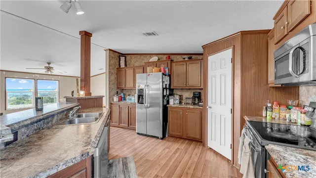 a view of a livingroom with a garage