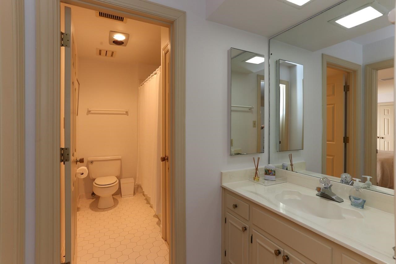 319 Inkberry Lane Memphis, TN 38117 - Photo 18 of 24 Upstairs jack and jill bath