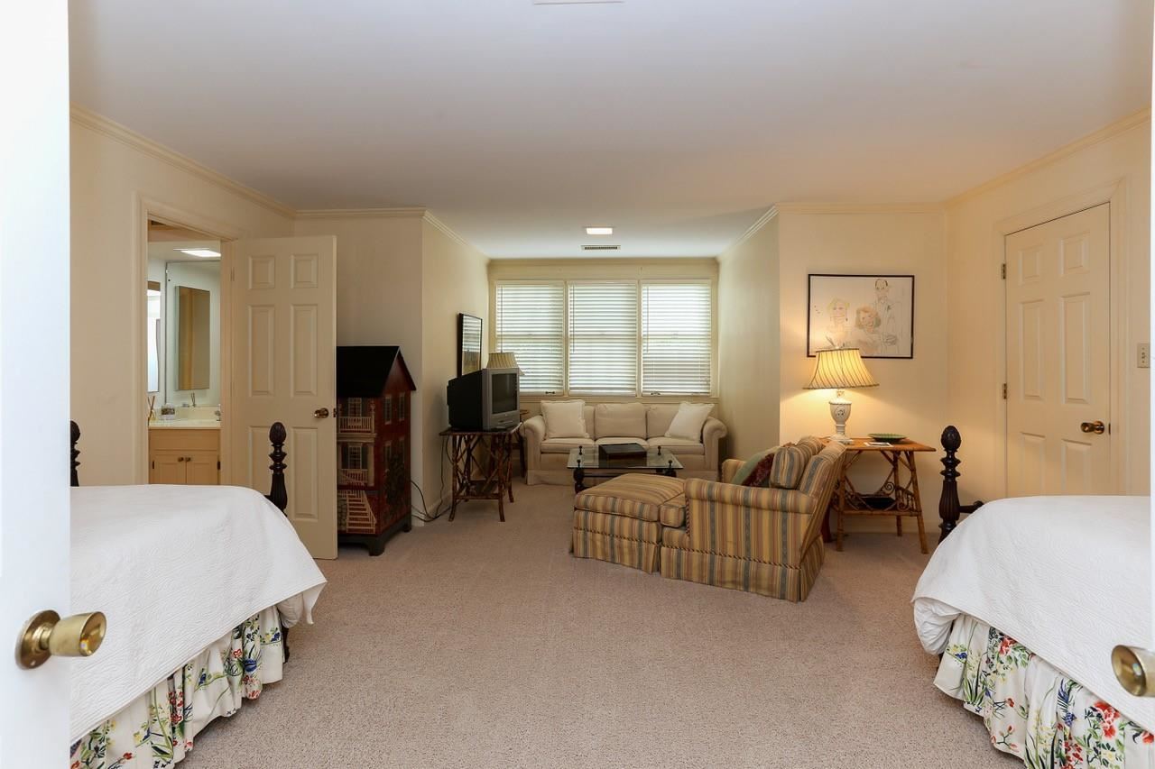 319 Inkberry Lane Memphis, TN 38117 - Photo 19 of 24 Located Upstairs