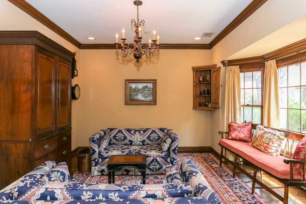 319 Inkberry Lane Memphis, TN 38117 - Photo 5 of 24 This den/sitting room is located in the front of the house and could also be used as a study.