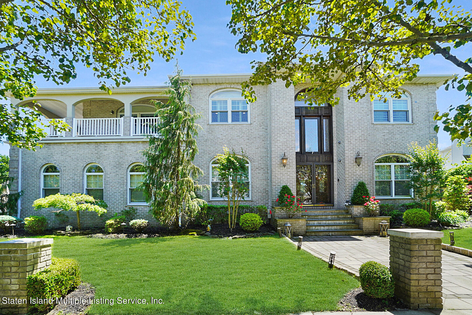 312 Shore Road Staten Island, NY 10307 - Photo 2 of 73 a front view of a house with a garden