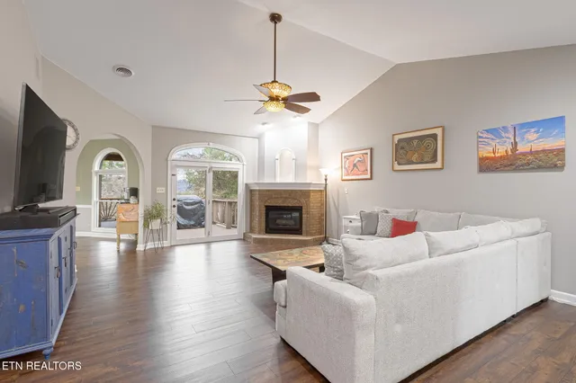 $700,000 | 3744 Whitworth Drive, Knoxville, TN 37938