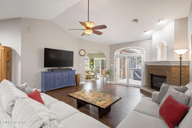 $700,000 | 3744 Whitworth Drive, Knoxville, TN 37938