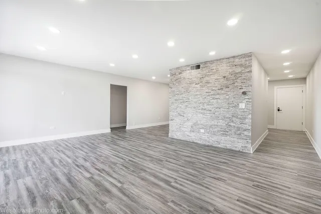 $329,900 | 1365 Ashland Avenue, Unit 604, Des Plaines, IL 60016