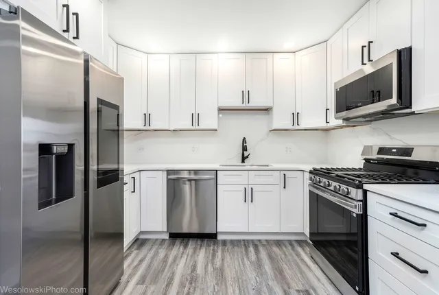 $329,900 | 1365 Ashland Avenue, Unit 604, Des Plaines, IL 60016