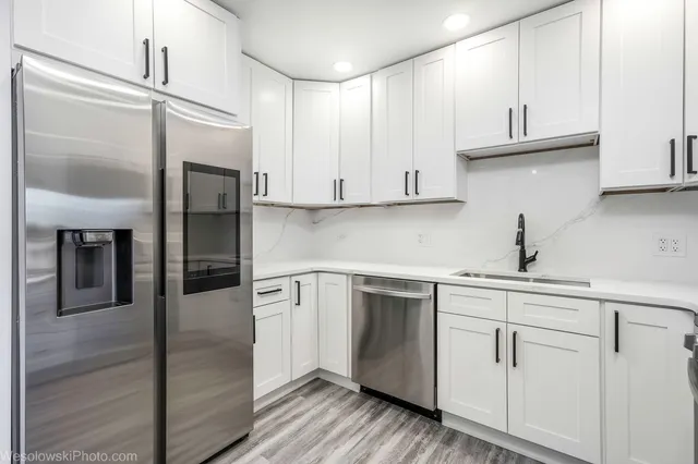 $329,900 | 1365 Ashland Avenue, Unit 604, Des Plaines, IL 60016