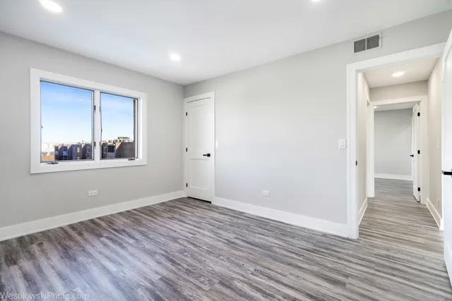 $329,900 | 1365 Ashland Avenue, Unit 604, Des Plaines, IL 60016