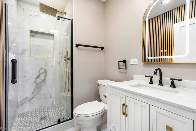 $329,900 | 1365 Ashland Avenue, Unit 604, Des Plaines, IL 60016