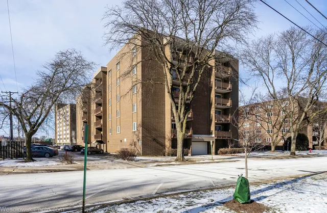 $329,900 | 1365 Ashland Avenue, Unit 604, Des Plaines, IL 60016