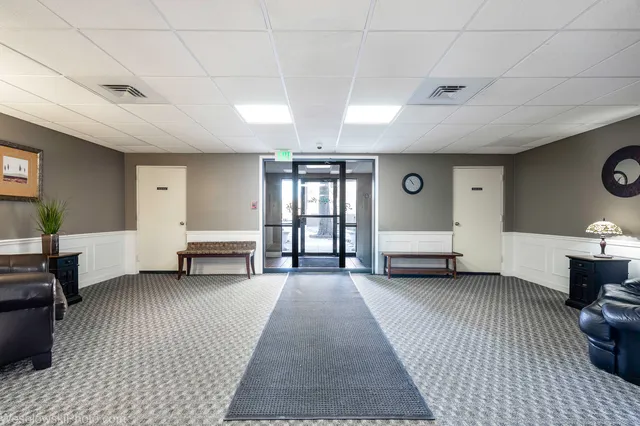 $329,900 | 1365 Ashland Avenue, Unit 604, Des Plaines, IL 60016