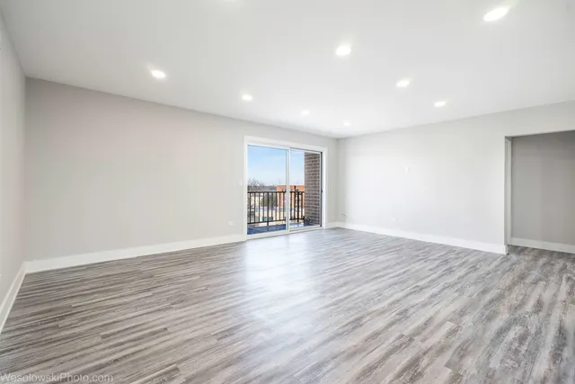 $329,900 | 1365 Ashland Avenue, Unit 604, Des Plaines, IL 60016