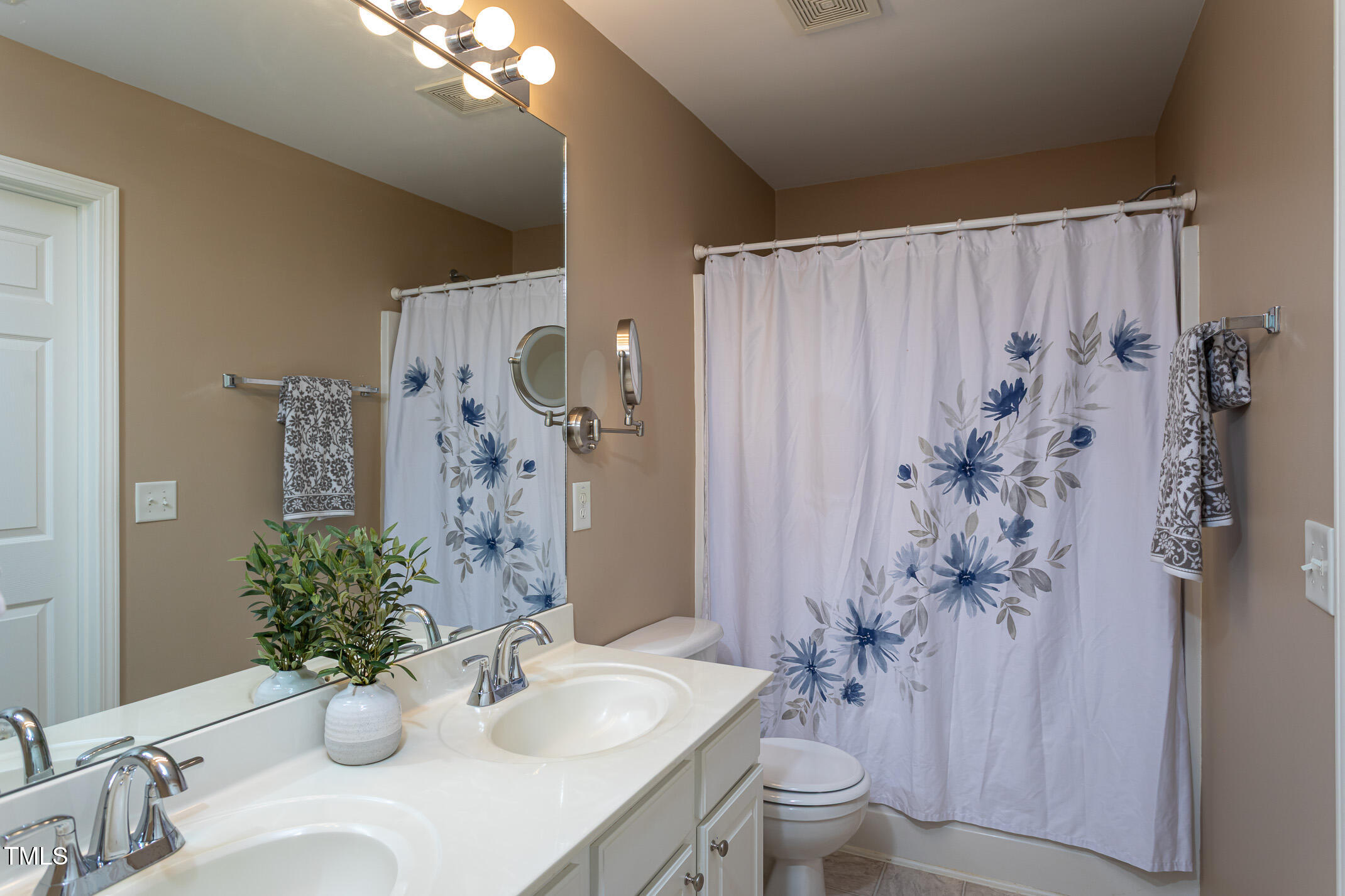 7244 Galon Glen Road Raleigh, NC 27613 - Photo 24 of 38 Third Level: Owner's Bathroom