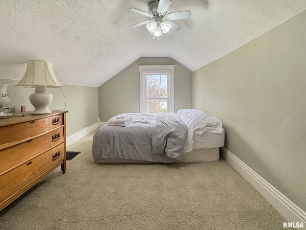 $169,500 | 307 West North Street, Mount Sterling, IL 62353