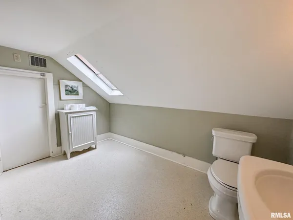 $169,500 | 307 West North Street, Mount Sterling, IL 62353