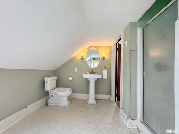 $169,500 | 307 West North Street, Mount Sterling, IL 62353