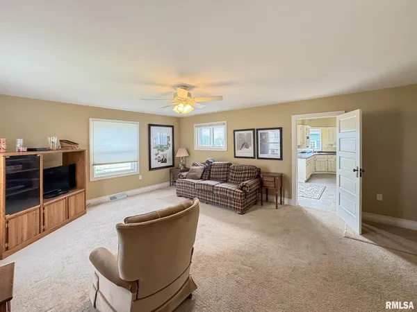 $169,500 | 307 West North Street, Mount Sterling, IL 62353