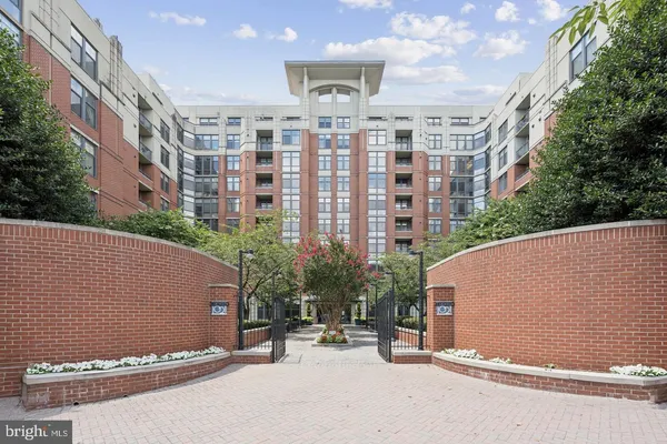 $2,750 | 1021 North Garfield Street, Unit 247, Arlington, VA 22201
