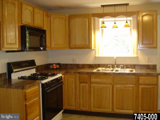 1143 Ruth Street York, PA 17408 - Photo 2 of 9 Gallery Image 2